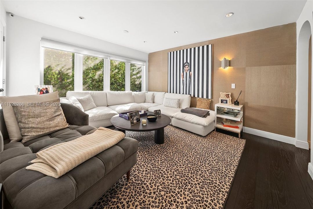 En Venta: $5,495,000 (5 camas, 6 baños, 3565 Pies cuadrados)