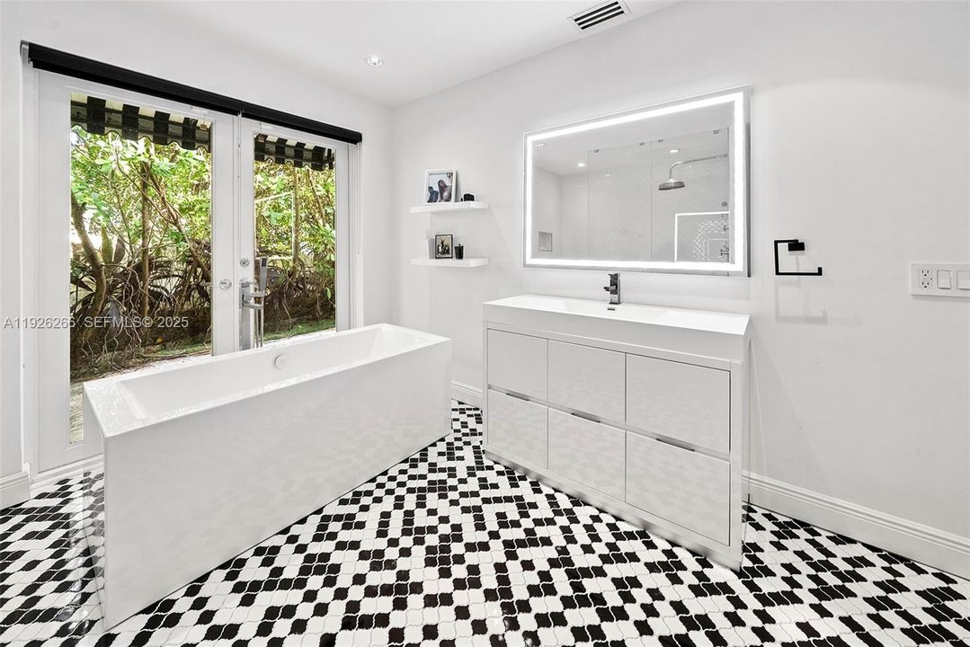 En Venta: $5,495,000 (5 camas, 6 baños, 3565 Pies cuadrados)