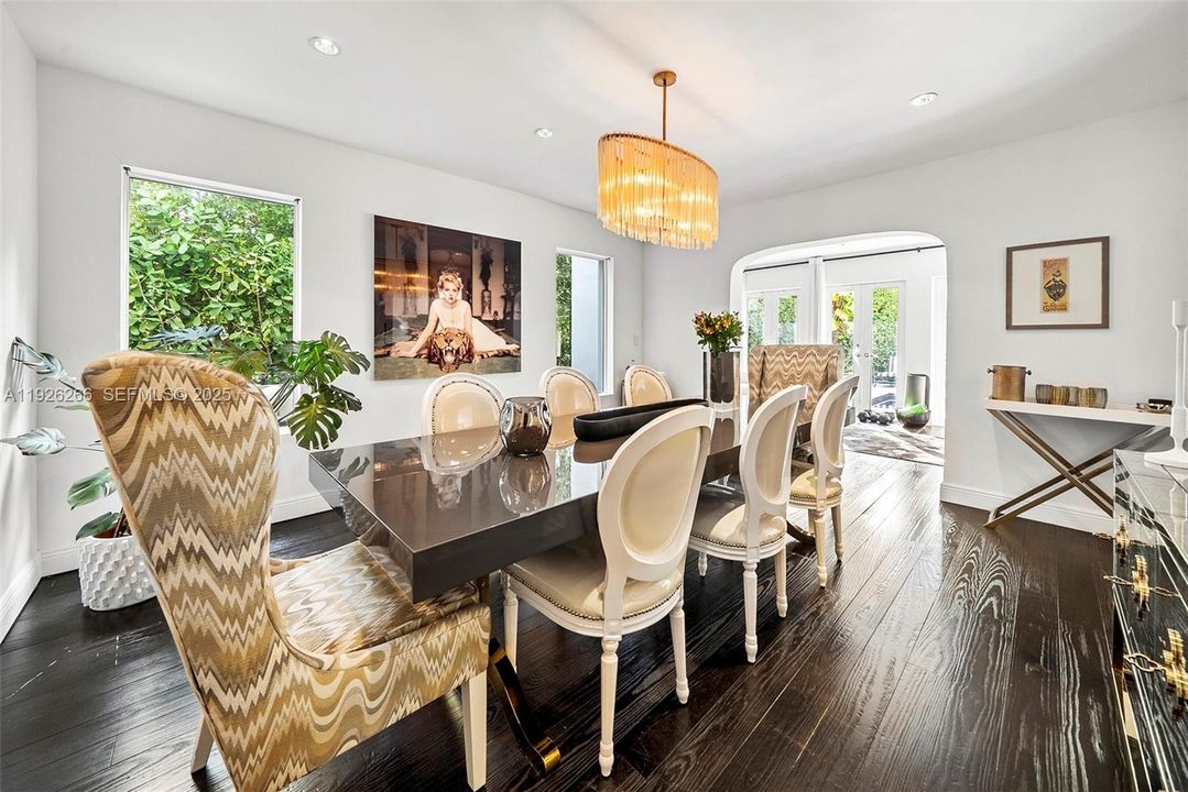 En Venta: $5,495,000 (5 camas, 6 baños, 3565 Pies cuadrados)