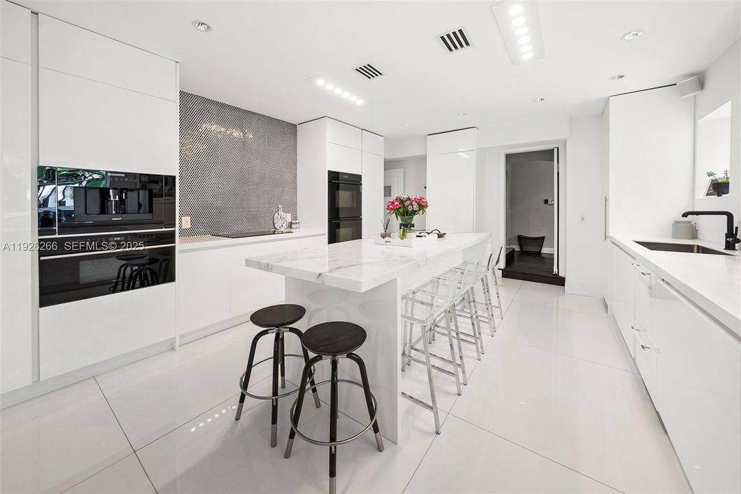 En Venta: $5,495,000 (5 camas, 6 baños, 3565 Pies cuadrados)