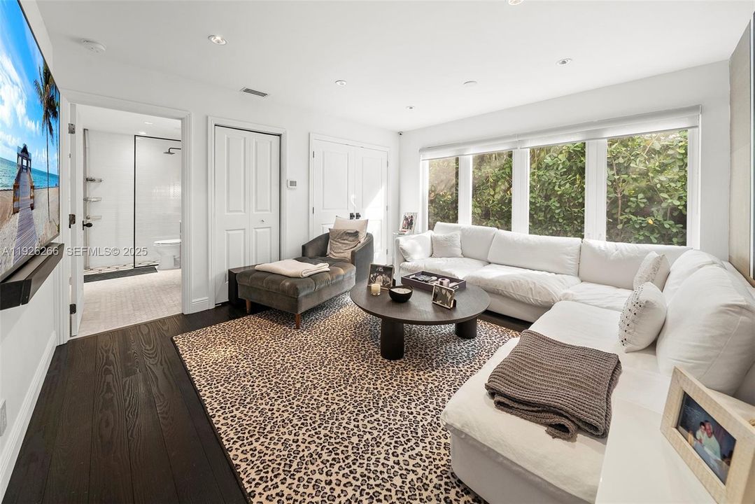 En Venta: $5,495,000 (5 camas, 6 baños, 3565 Pies cuadrados)