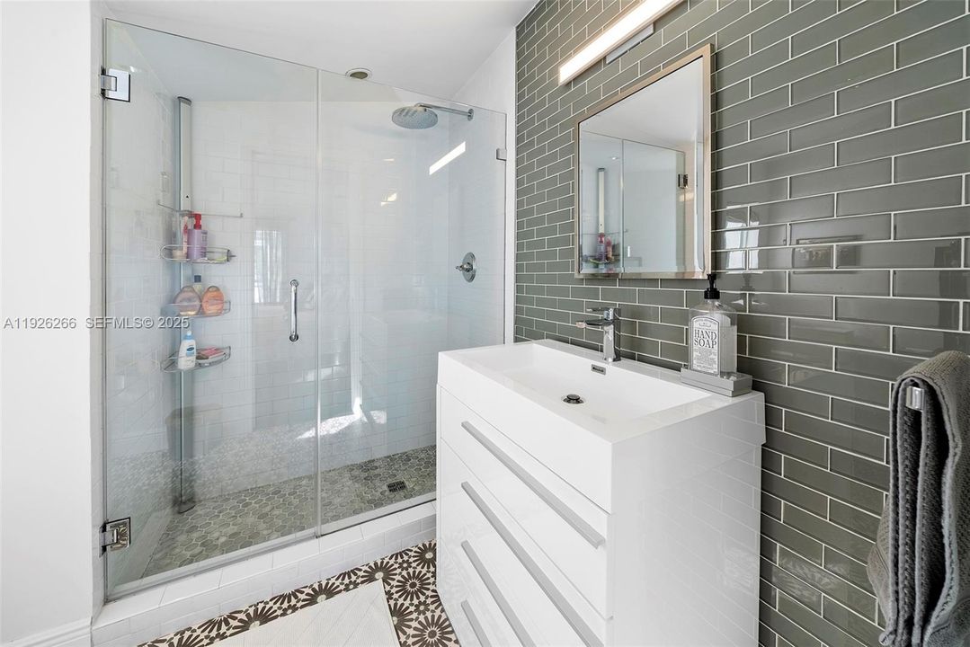 En Venta: $5,495,000 (5 camas, 6 baños, 3565 Pies cuadrados)