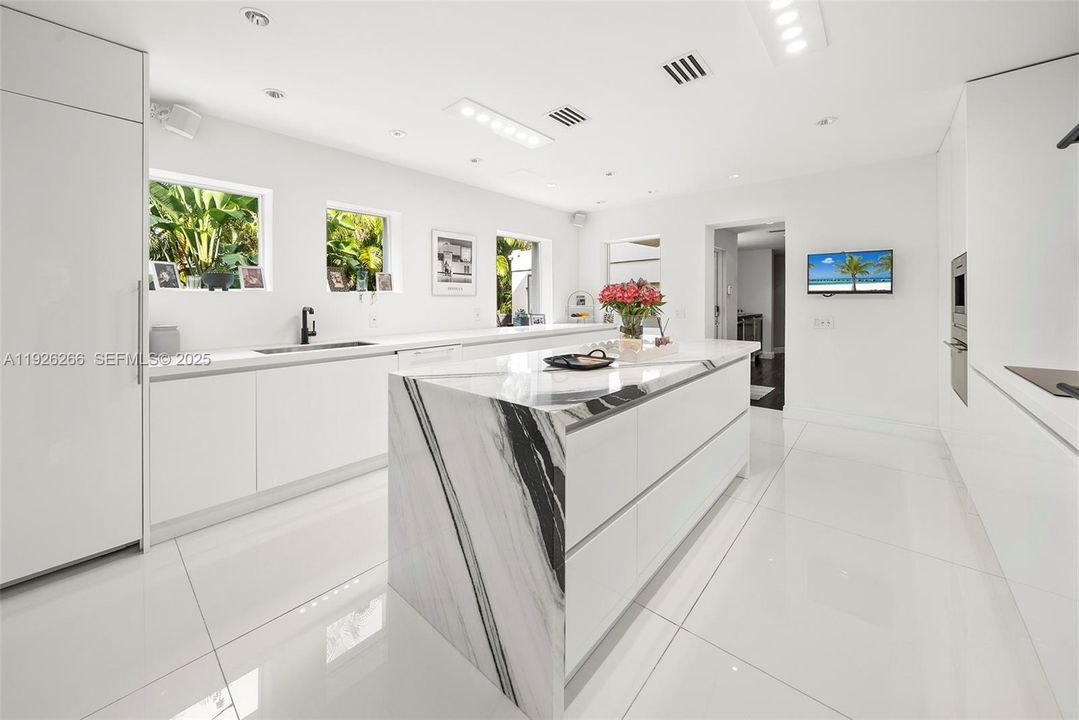 En Venta: $5,495,000 (5 camas, 6 baños, 3565 Pies cuadrados)