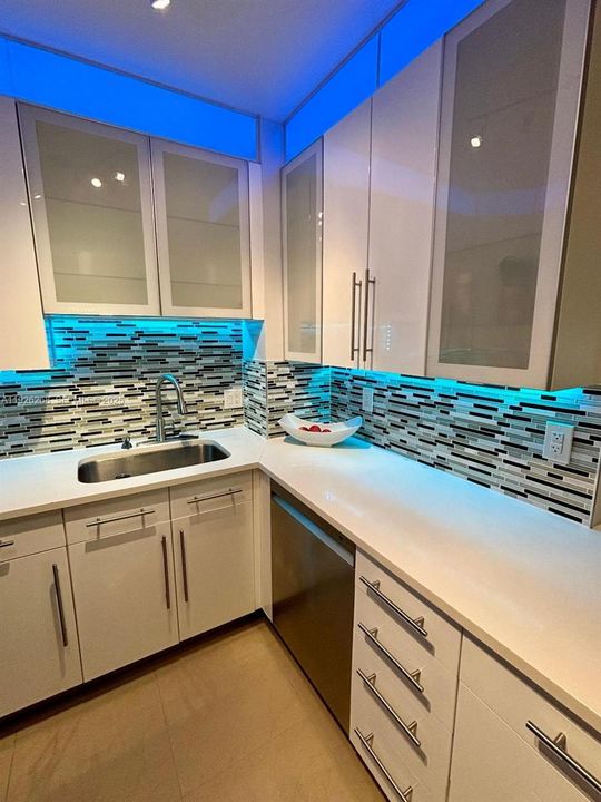 For Rent: $2,850 (2 beds, 2 baths, 1020 Square Feet)