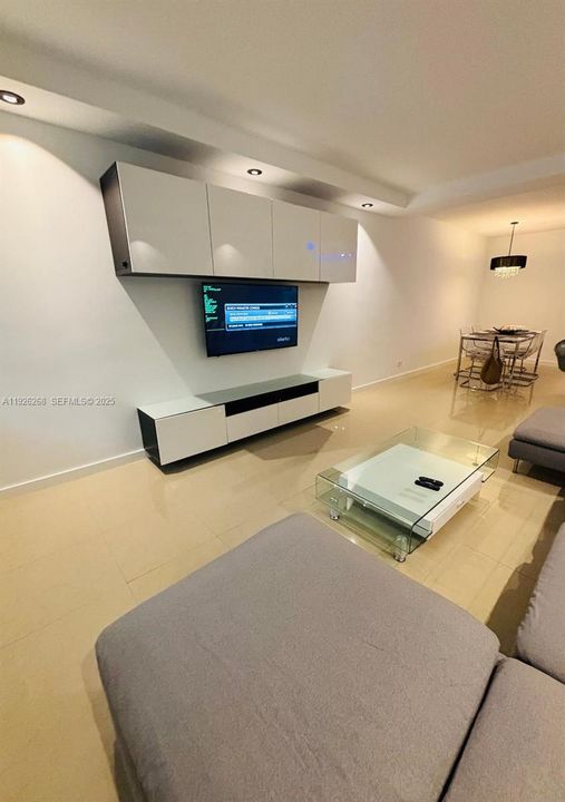 For Rent: $2,850 (2 beds, 2 baths, 1020 Square Feet)