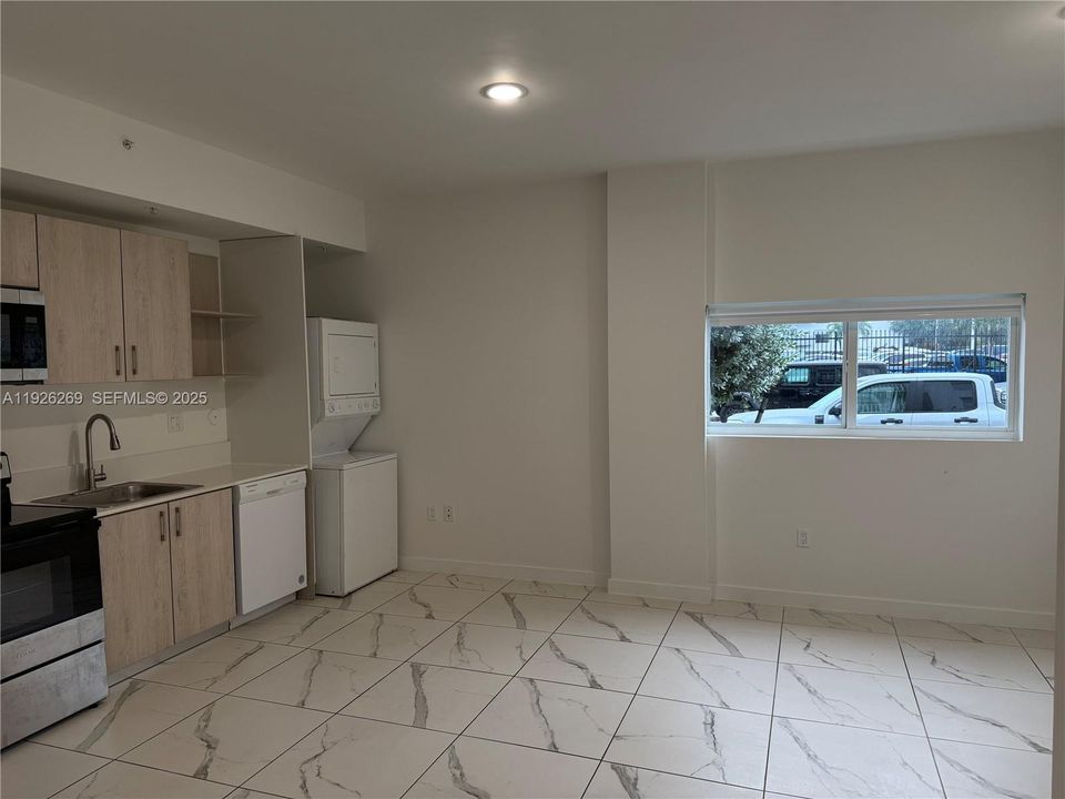 В аренду: $1,150 (0 спален, 1 ванн, 400 Квадратных фут)