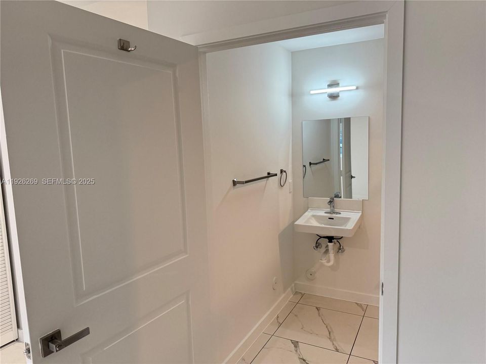 В аренду: $1,150 (0 спален, 1 ванн, 400 Квадратных фут)