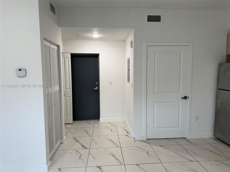 В аренду: $1,150 (0 спален, 1 ванн, 400 Квадратных фут)