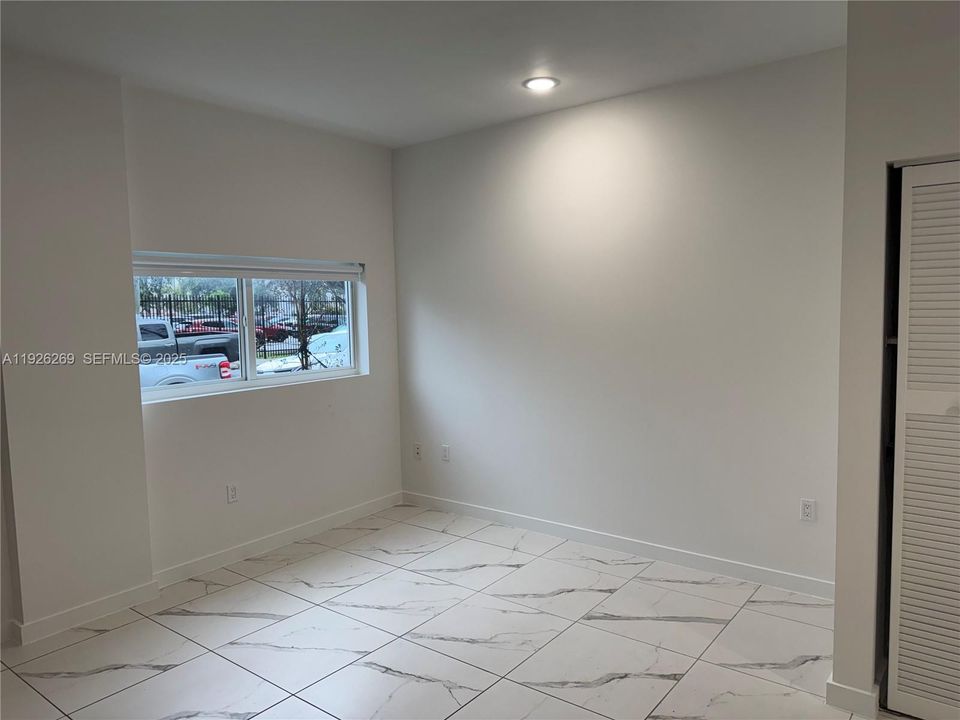 В аренду: $1,150 (0 спален, 1 ванн, 400 Квадратных фут)