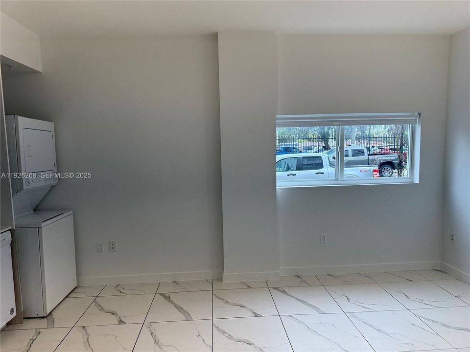 В аренду: $1,150 (0 спален, 1 ванн, 400 Квадратных фут)