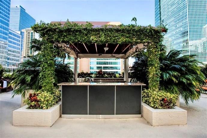 出租: $2,600 (1 贝兹, 1 浴室, 650 平方英尺)