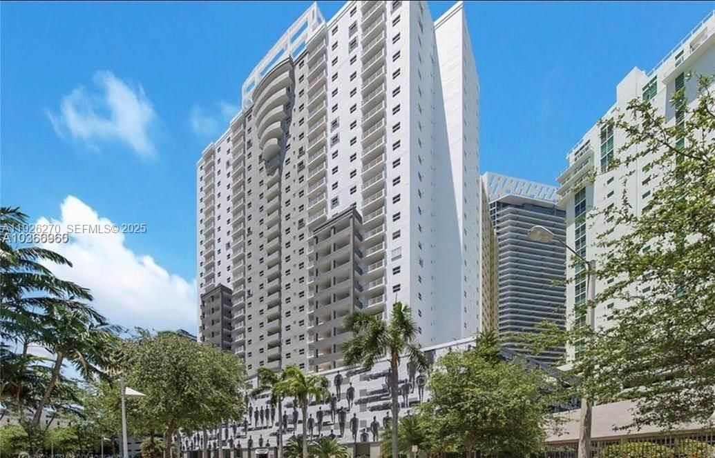 出租: $2,600 (1 贝兹, 1 浴室, 650 平方英尺)