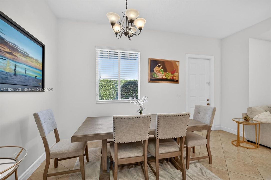 待售: $425,000 (3 贝兹, 2 浴室, 1678 平方英尺)