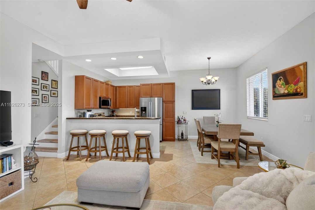 待售: $425,000 (3 贝兹, 2 浴室, 1678 平方英尺)