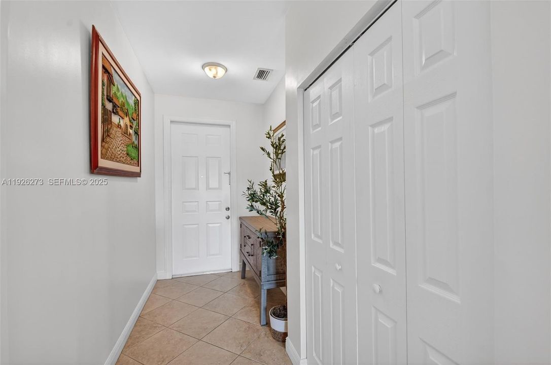 待售: $425,000 (3 贝兹, 2 浴室, 1678 平方英尺)