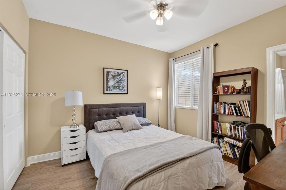 待售: $425,000 (3 贝兹, 2 浴室, 1678 平方英尺)