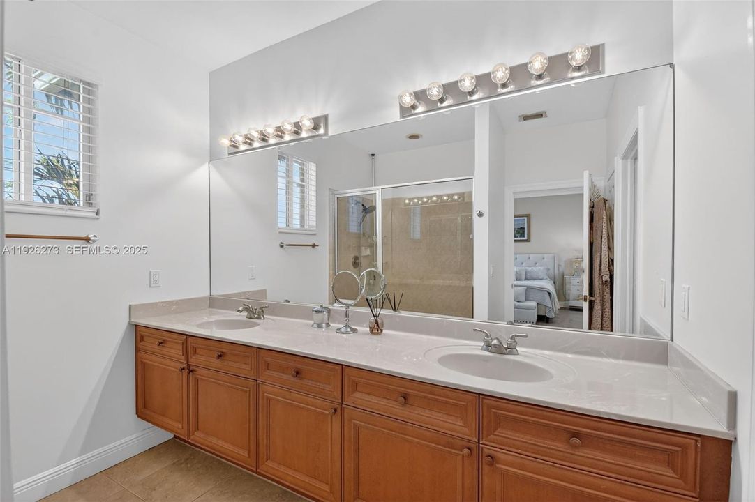 待售: $425,000 (3 贝兹, 2 浴室, 1678 平方英尺)