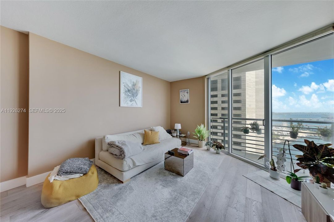 待售: $495,000 (1 贝兹, 1 浴室, 846 平方英尺)