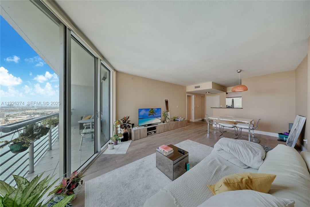 待售: $495,000 (1 贝兹, 1 浴室, 846 平方英尺)