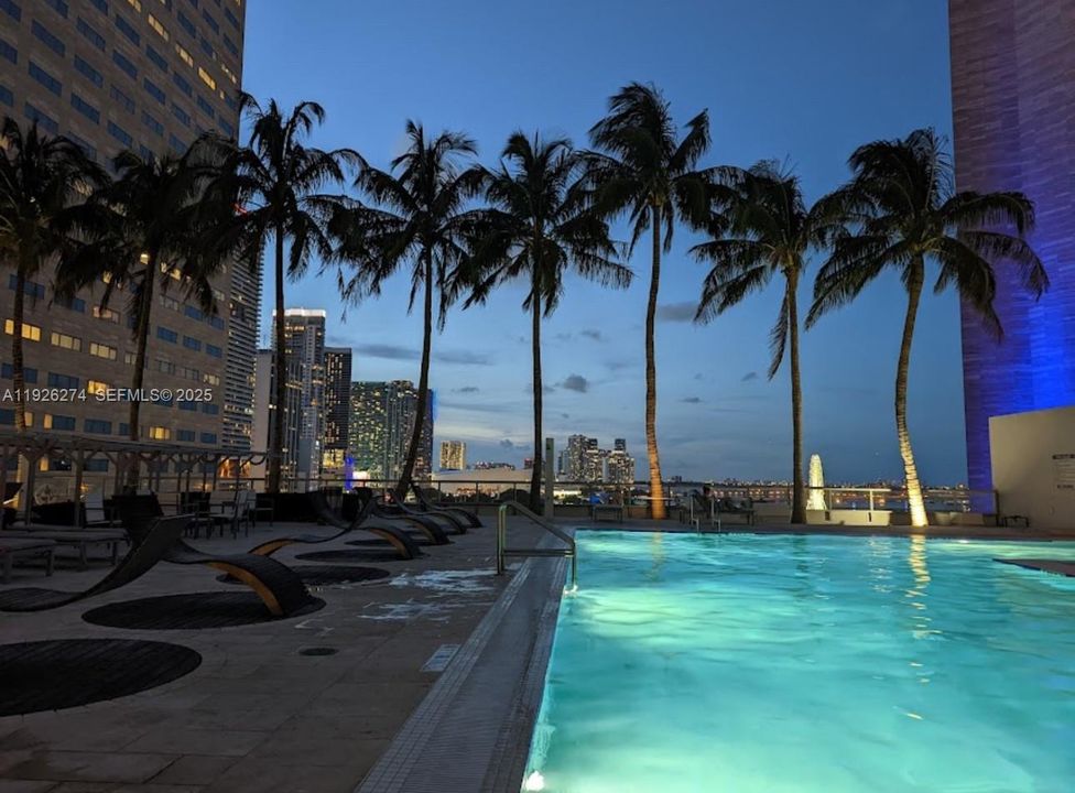 待售: $495,000 (1 贝兹, 1 浴室, 846 平方英尺)