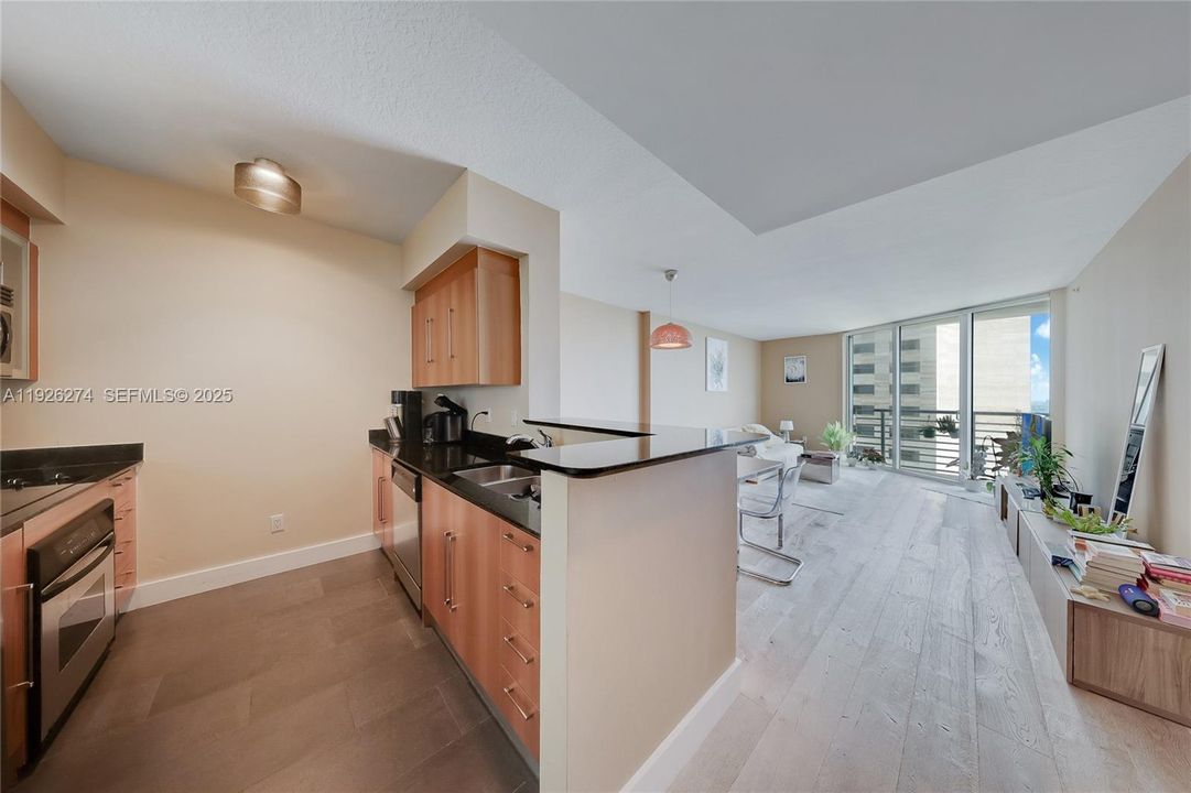 待售: $495,000 (1 贝兹, 1 浴室, 846 平方英尺)