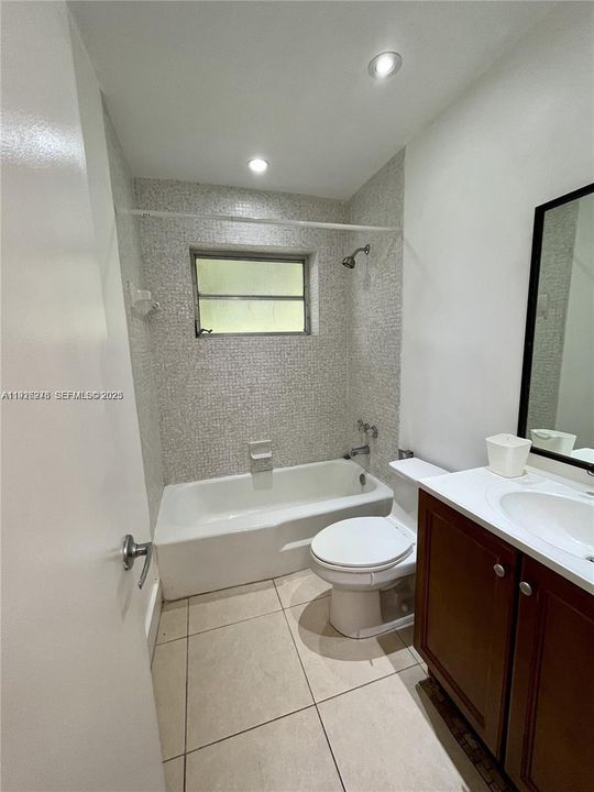 For Sale: $245,000 (2 beds, 2 baths, 763 Square Feet)