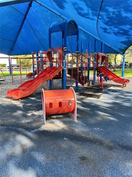 For Sale: $245,000 (2 beds, 2 baths, 763 Square Feet)