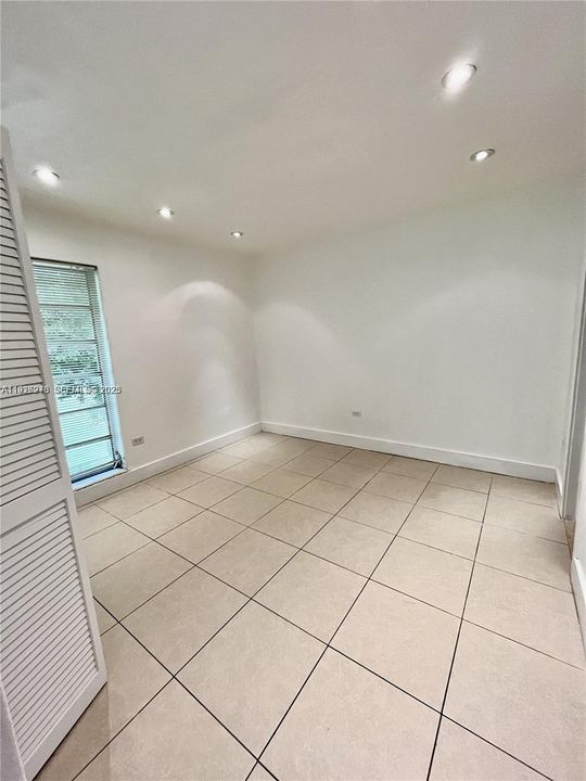 For Sale: $245,000 (2 beds, 2 baths, 763 Square Feet)