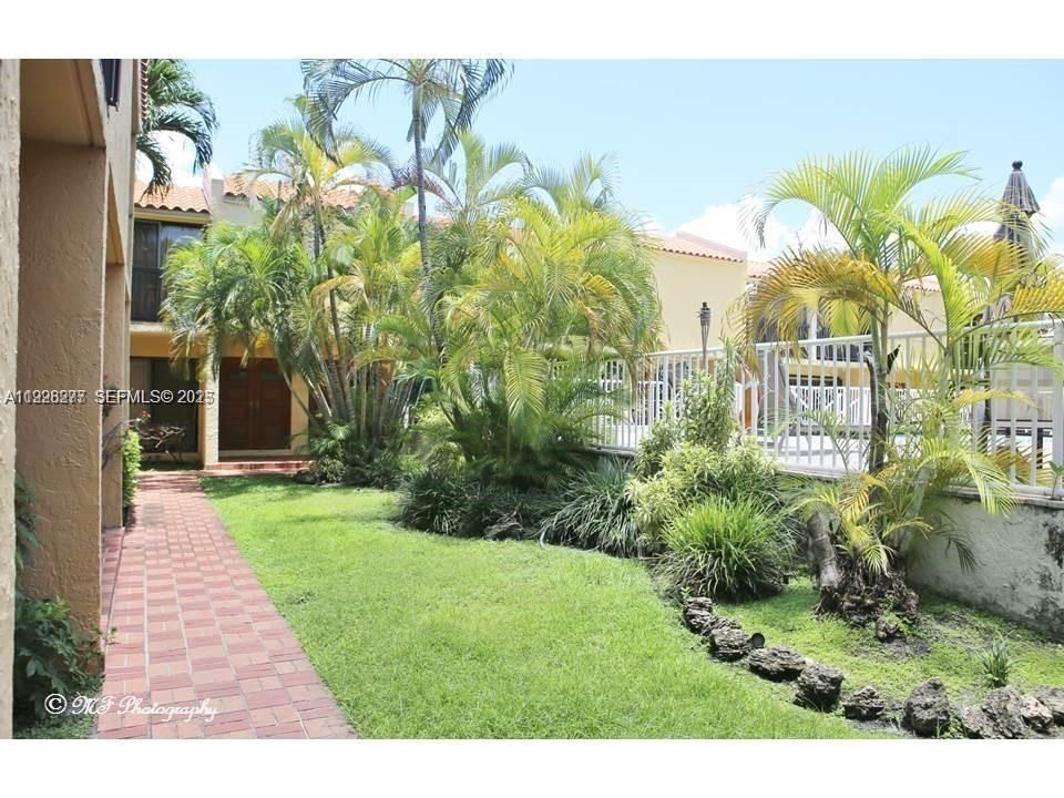 For Rent: $3,200 (2 beds, 3 baths, 1082 Square Feet)