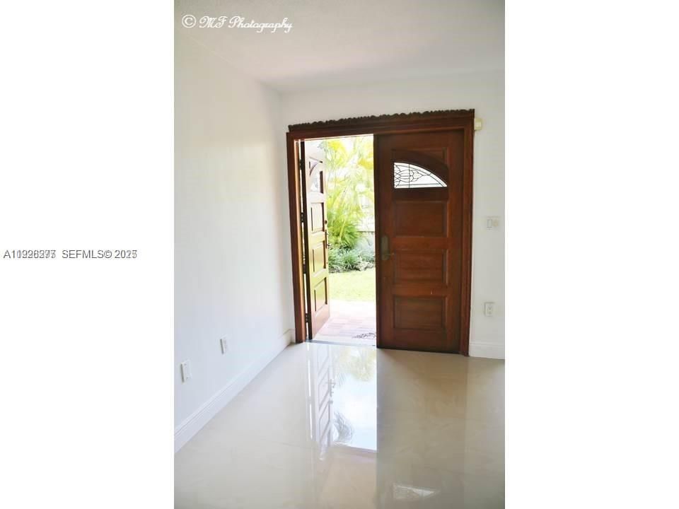 For Rent: $3,200 (2 beds, 3 baths, 1082 Square Feet)