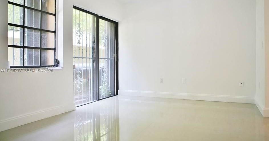 For Rent: $3,200 (2 beds, 3 baths, 1082 Square Feet)