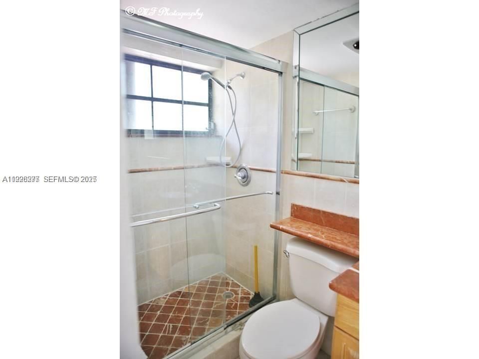 For Rent: $3,200 (2 beds, 3 baths, 1082 Square Feet)