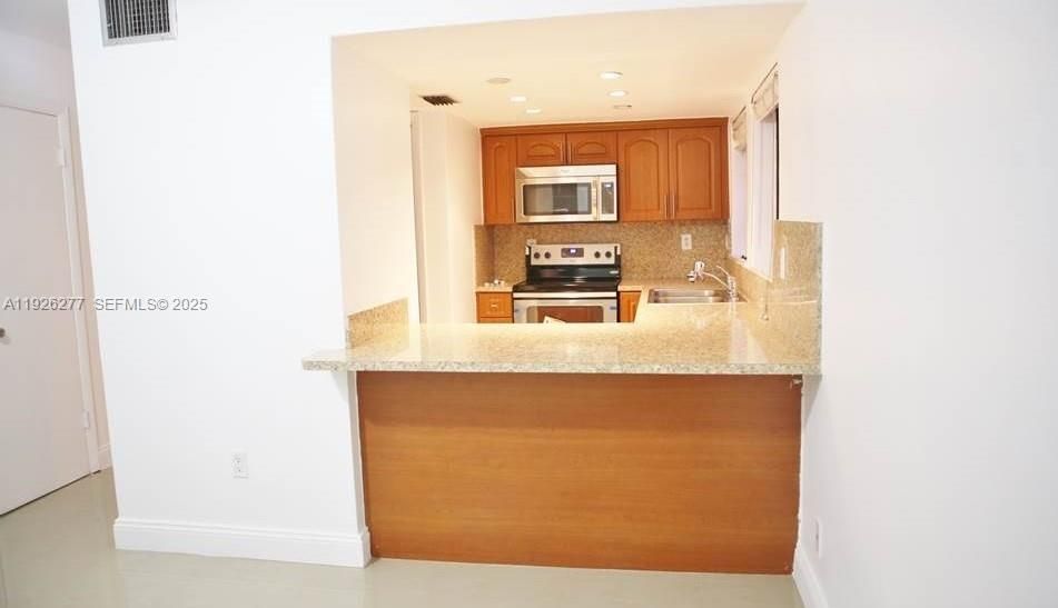 For Rent: $3,200 (2 beds, 3 baths, 1082 Square Feet)