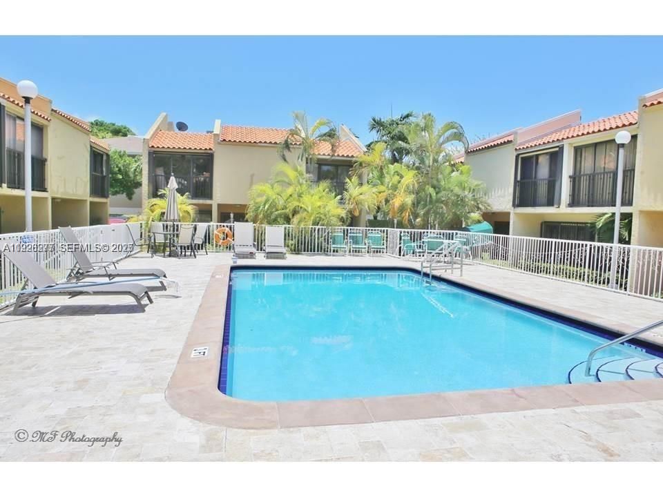 For Rent: $3,200 (2 beds, 3 baths, 1082 Square Feet)