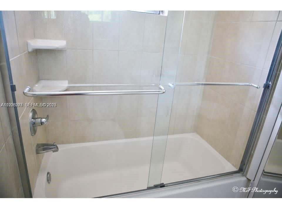 For Rent: $3,200 (2 beds, 3 baths, 1082 Square Feet)