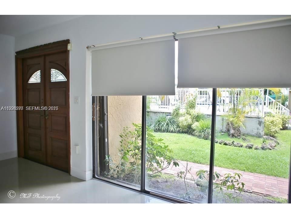 For Rent: $3,200 (2 beds, 3 baths, 1082 Square Feet)