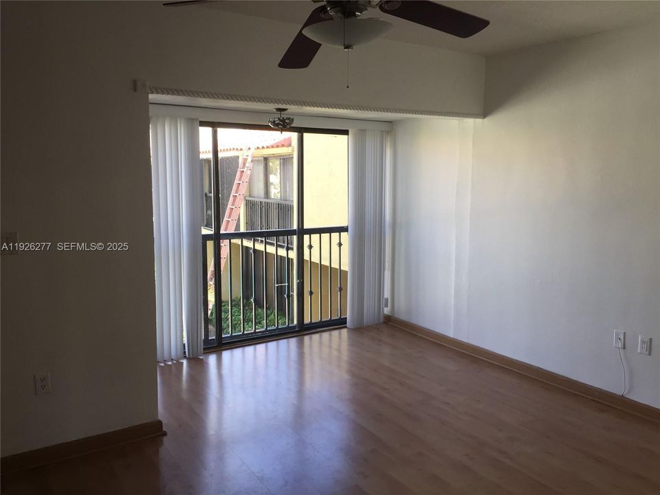For Rent: $3,200 (2 beds, 3 baths, 1082 Square Feet)