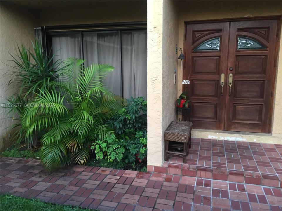 For Rent: $3,200 (2 beds, 3 baths, 1082 Square Feet)