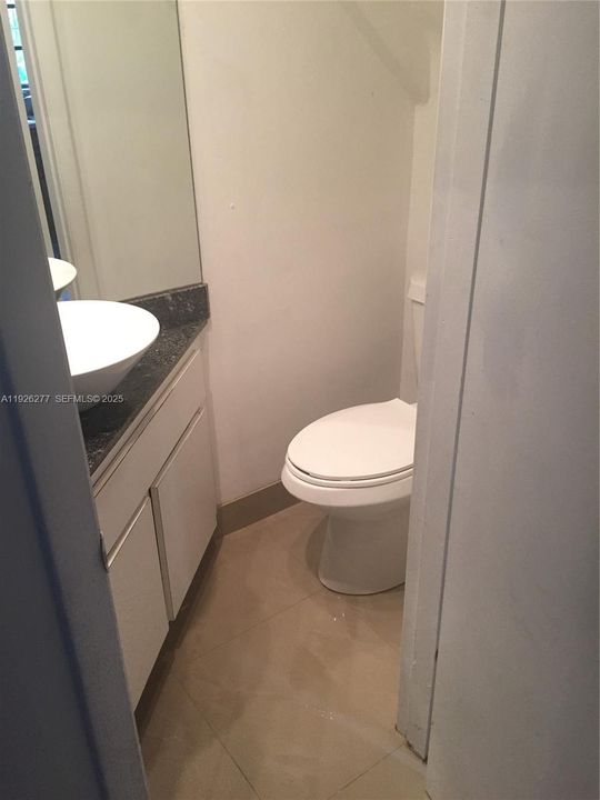 For Rent: $3,200 (2 beds, 3 baths, 1082 Square Feet)
