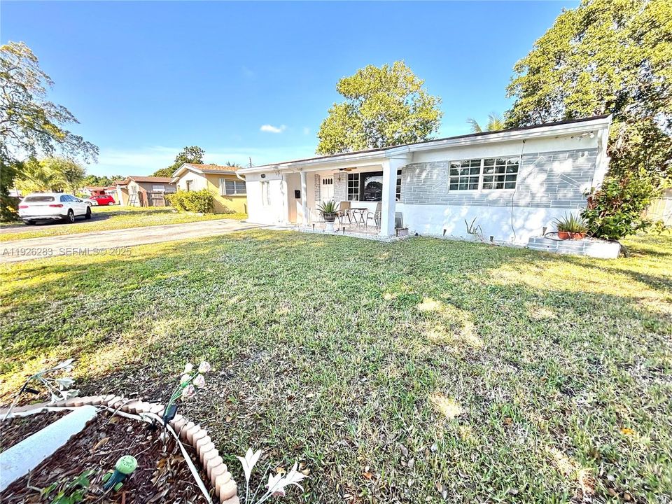 En Venta: $520,000 (3 camas, 2 baños, 1588 Pies cuadrados)