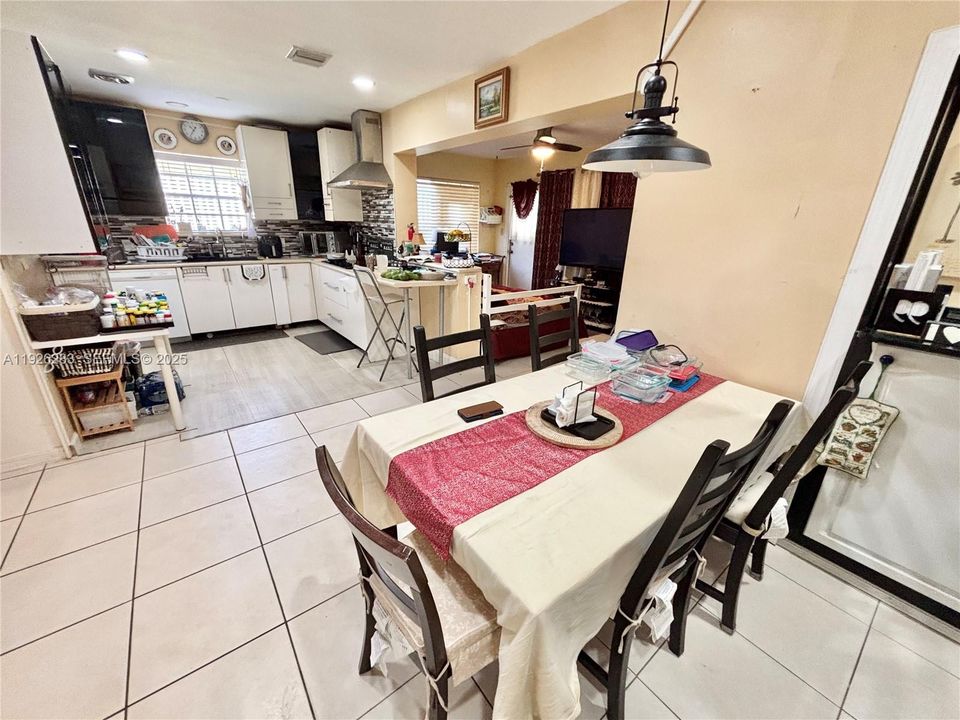 En Venta: $520,000 (3 camas, 2 baños, 1588 Pies cuadrados)