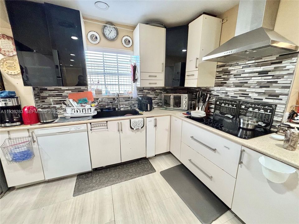 En Venta: $520,000 (3 camas, 2 baños, 1588 Pies cuadrados)