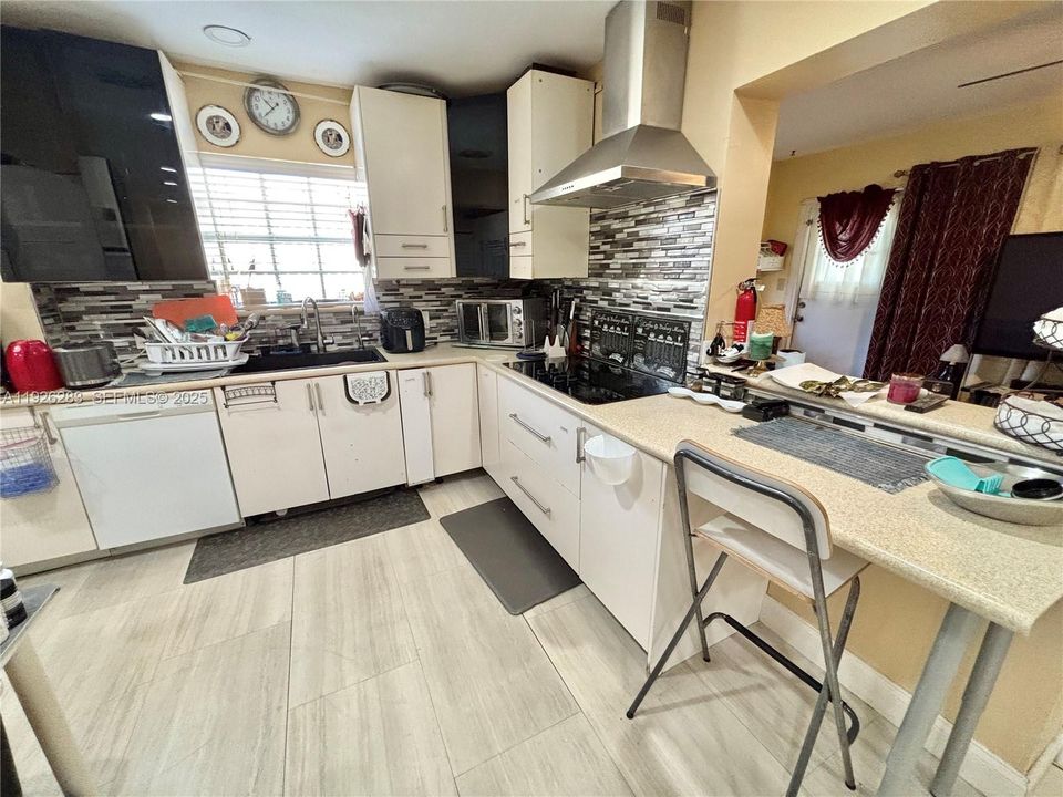 En Venta: $520,000 (3 camas, 2 baños, 1588 Pies cuadrados)