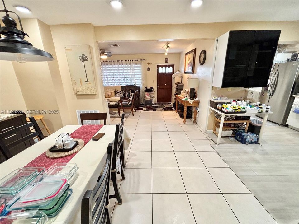En Venta: $520,000 (3 camas, 2 baños, 1588 Pies cuadrados)