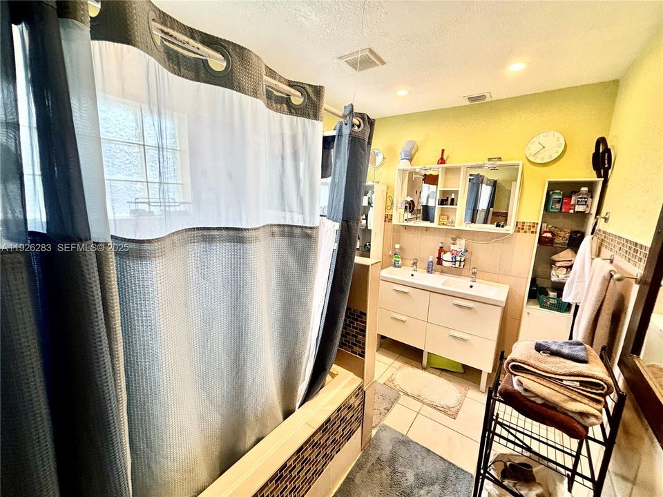 En Venta: $520,000 (3 camas, 2 baños, 1588 Pies cuadrados)