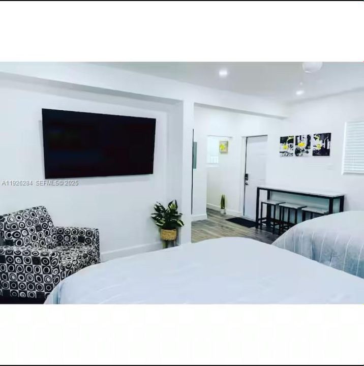 В аренду: $1,650 (0 спален, 1 ванн, 385 Квадратных фут)