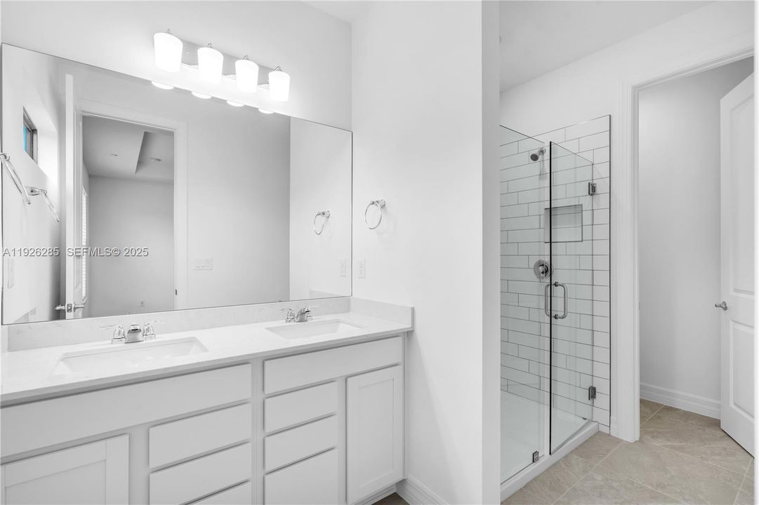 En Renta: $4,150 (3 camas, 2 baños, 1816 Pies cuadrados)