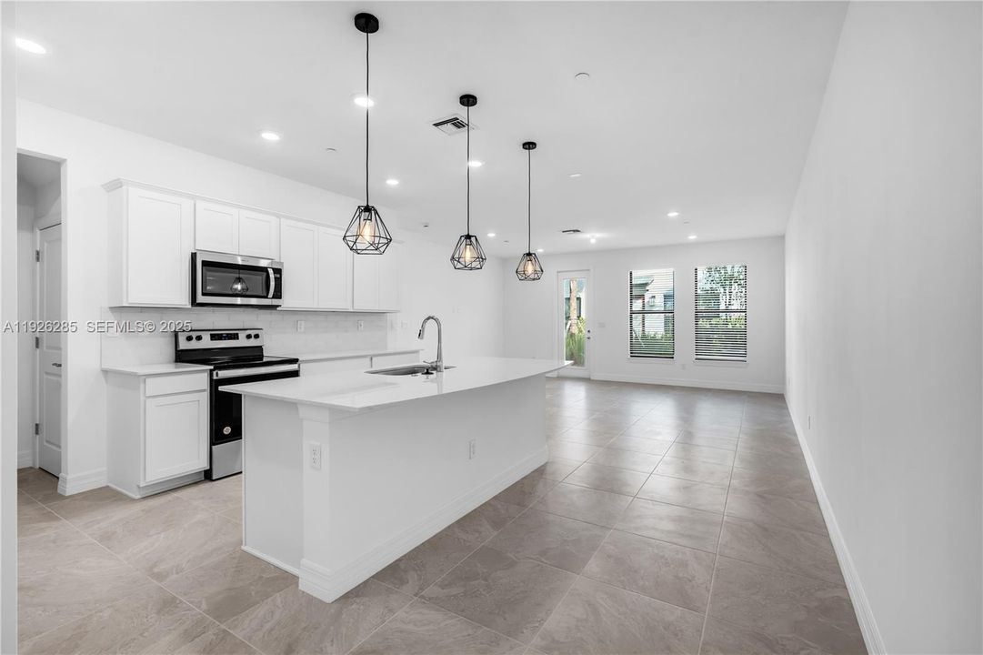 En Renta: $4,150 (3 camas, 2 baños, 1816 Pies cuadrados)