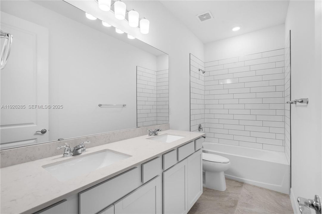 En Renta: $4,150 (3 camas, 2 baños, 1816 Pies cuadrados)