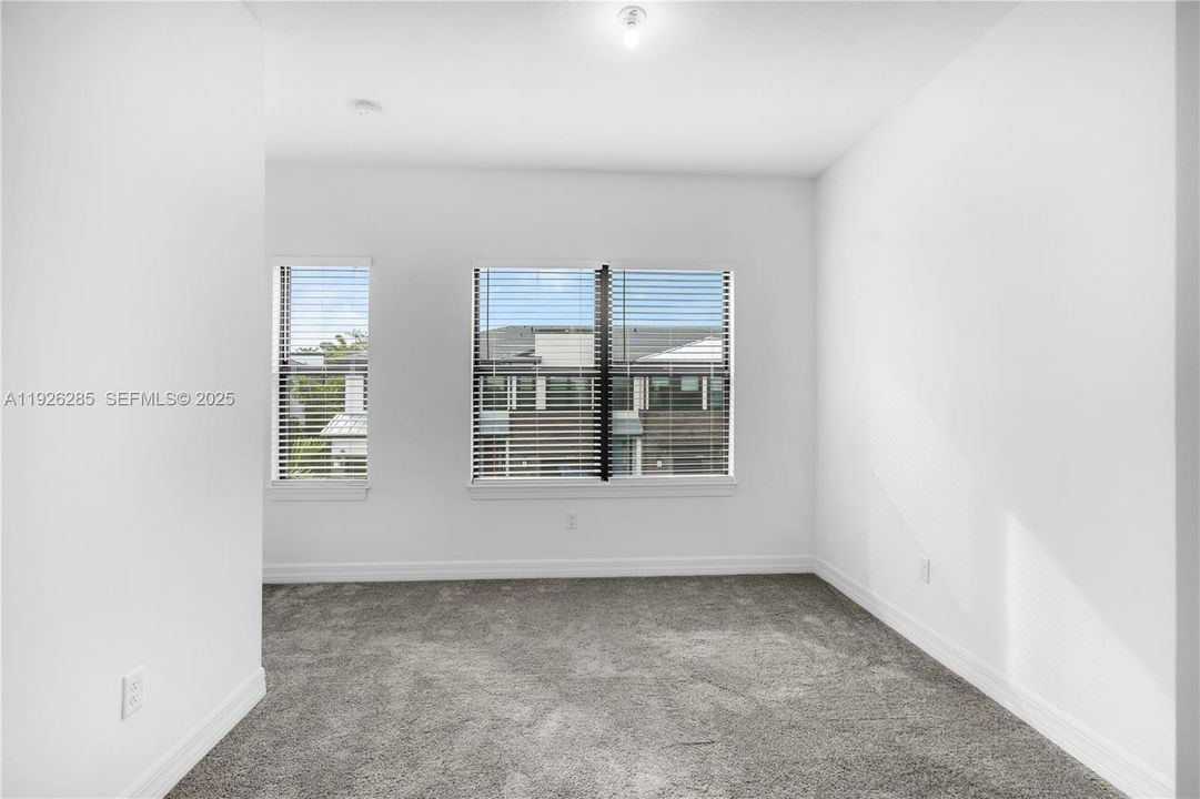 En Renta: $4,150 (3 camas, 2 baños, 1816 Pies cuadrados)